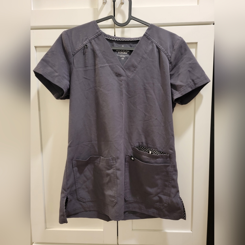 Beyond Scrubs Women's Petite Small Top Petite XS Bottom. Gray. Jogger style.